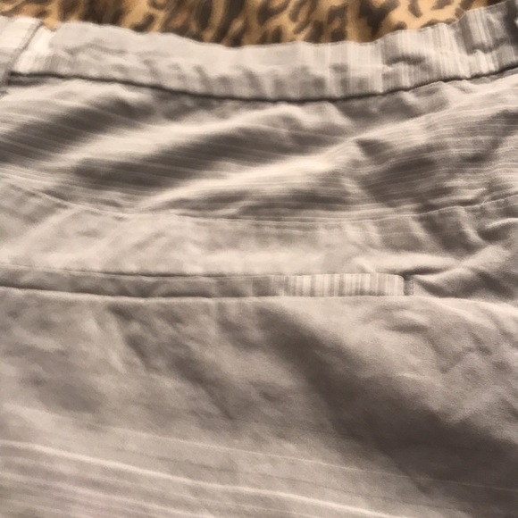 Calvin Klein size 36 light gray & white lightweight cotton shorts - Picture 5 of 15